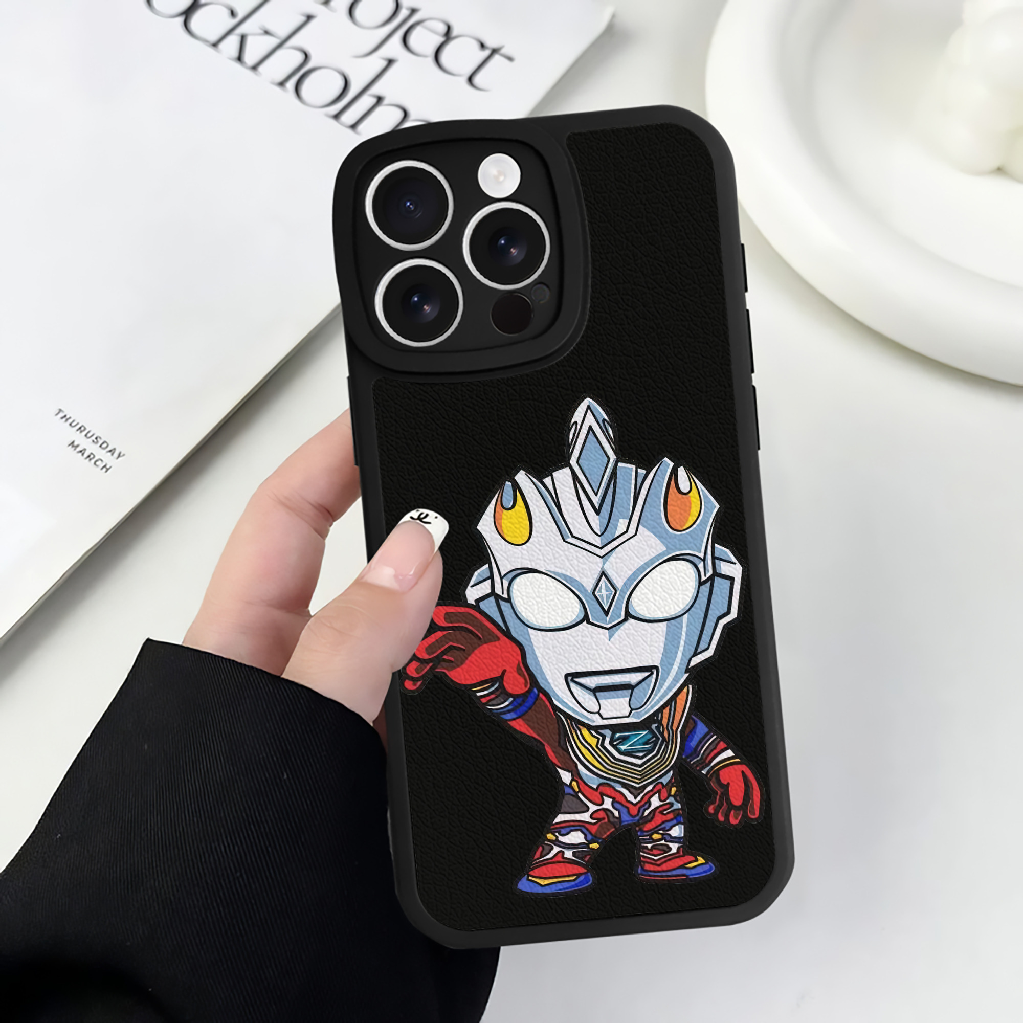 （画像用） ウルトラマン Ultraman 【iPhone 16シリーズ対応】シリコンスマホケース（レザー調） 材質：シリコン